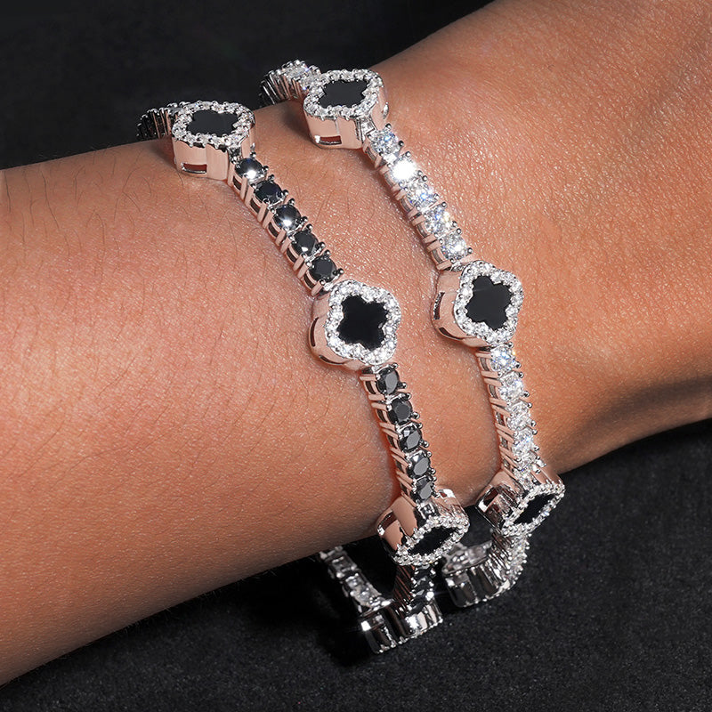 4 Leaf Clover with Black Onyx