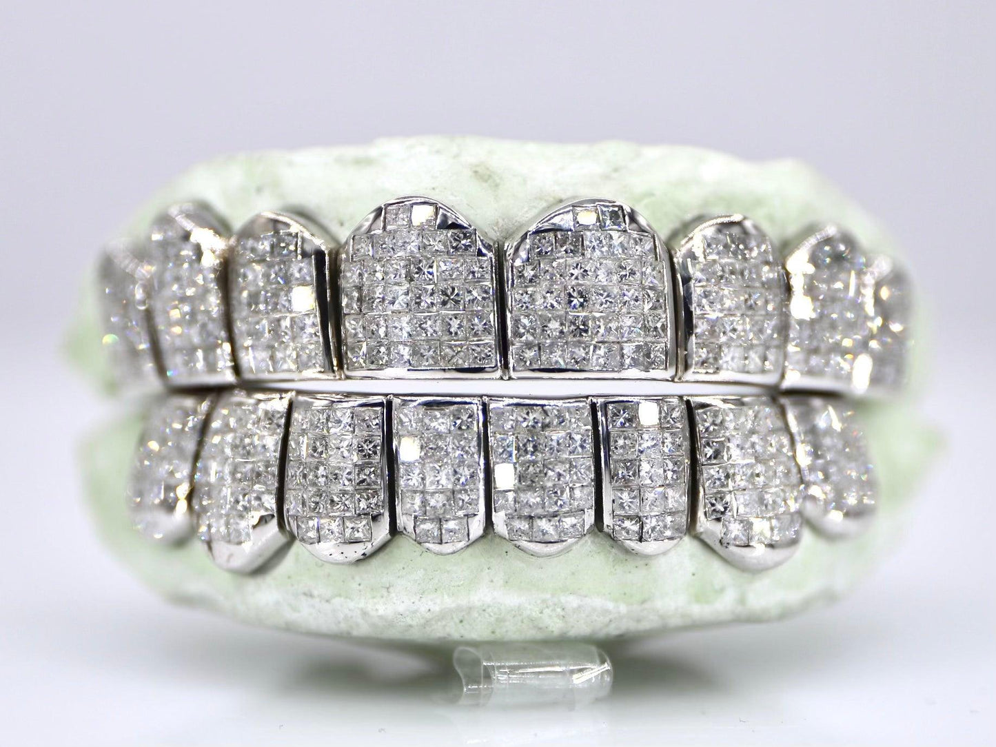 INVISIBLE SET PRINCESS CUT (Lab Grown Diamonds)